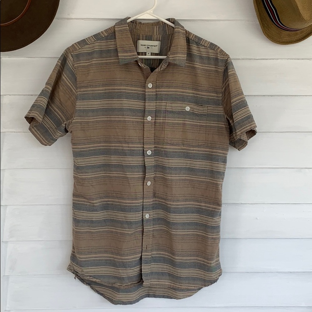 Men’s casual striped button down 🤙🏼